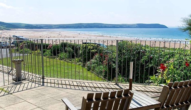 Popular 1 bed apartment on Woolacombe seafront with fantastic sea views