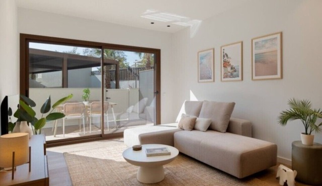 Premium Apartment, Poolview, King + Queen