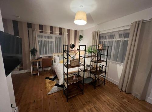 Preston Room Let