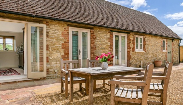 Priory Courtyard - 3 Bedroom Escape