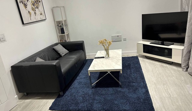 Pristine & Cozy 3 bed 2 bath apartment in a great location
