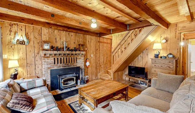 Private cabin with hot tub - Pets Welcome
