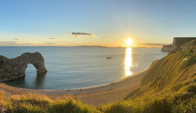 Quaint Dorset Thatch. Ideal for exploring Dorset's beaches & the Jurassic Coast
