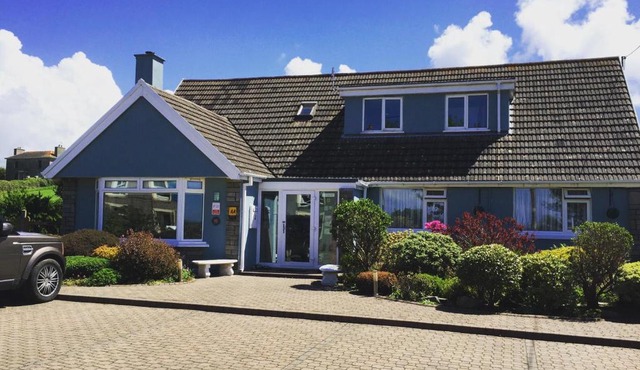 Ramsey House - Luxury Licensed B&B - Parking and Guest Lounge