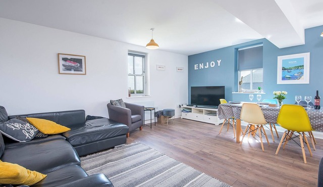 Ramsey View, Holiday property Llanunwas, Solva, Sleeps 6, 3 bedrooms, bathrooms