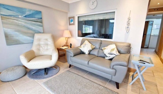 Redcliffe Apartments J