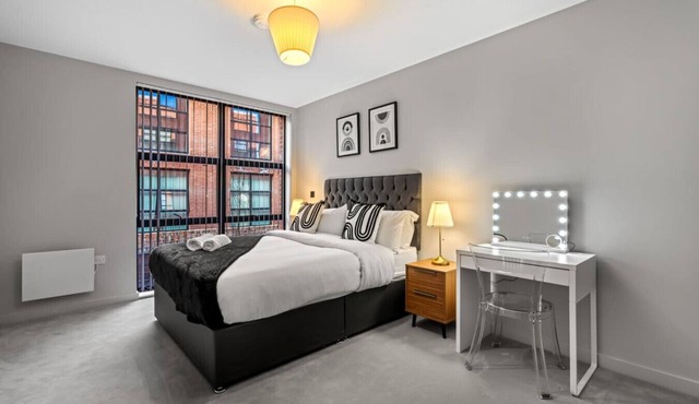 Relax in this luscious comfort | St Paul`s Square