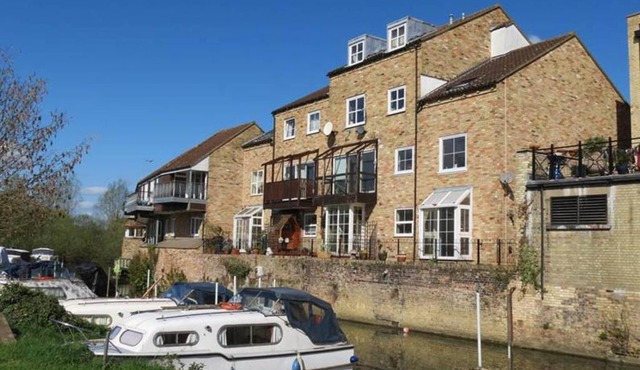 River Courtyard Ground Floor Apt 2BR Parking St Neots Town Centre