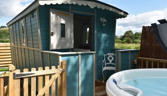 River View 13 is a four berth large glamping cabin.