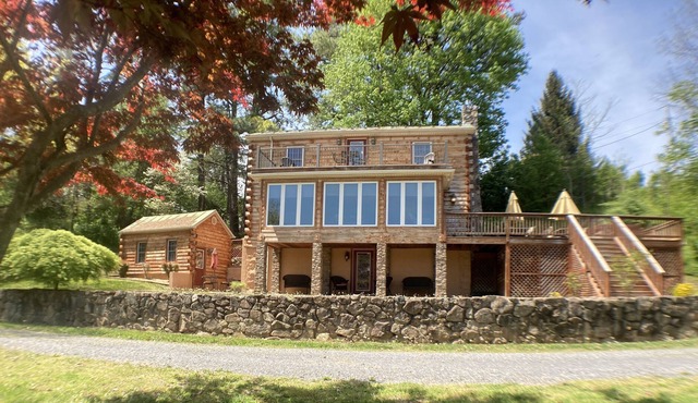 Riverfront Cabin near Massanutten Resort with Hot Tub and Fire Pit