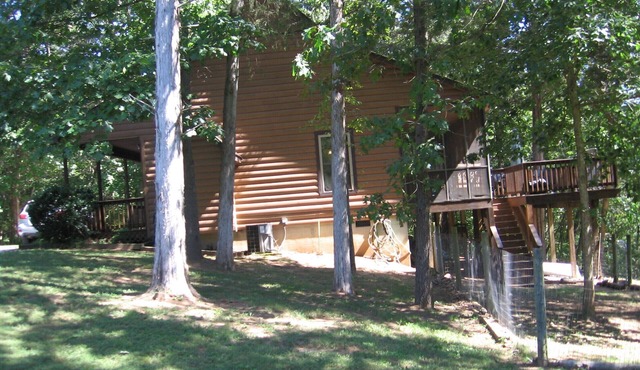 Riverfront, pet friendly ! Log cabin with 2 bedrooms and loft!