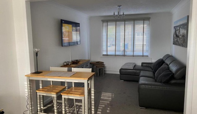 Riverside Park Ground Floor Apt 1 BR Parking St Neots