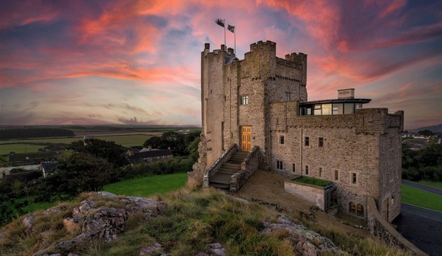 Roch Castle, Castle Roch, Sleeps 12, 6 bedrooms, bathrooms