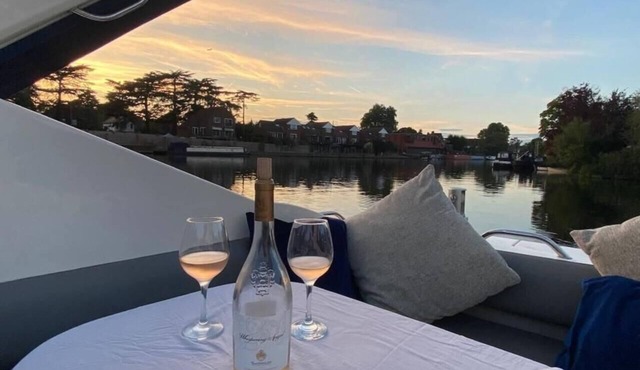 Romantic 3Beds Yacht Escape on Thames