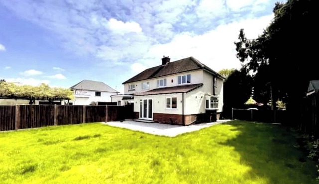 Royal Sutton ArtHouse; Modern/Lux getaway