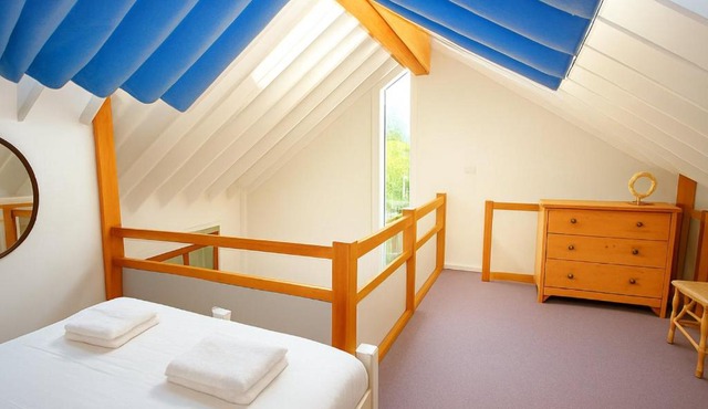 Rural Studio with Shared Pool, Large Gardens & Tennis, Dog Friendly! Chichester Holiday Properties