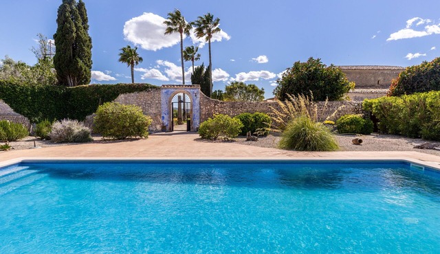 Rustic Holiday Home "Son Costa" with Mountain View, Garden, Pool & Wi-Fi