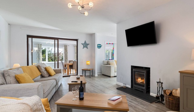 Sêr Môr - Peaceful Cottage with Log Burner