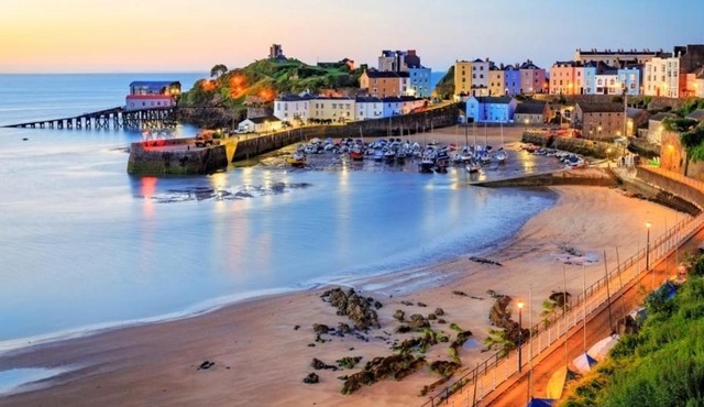 Sea Crest, Beautiful home in Tenby with sea views