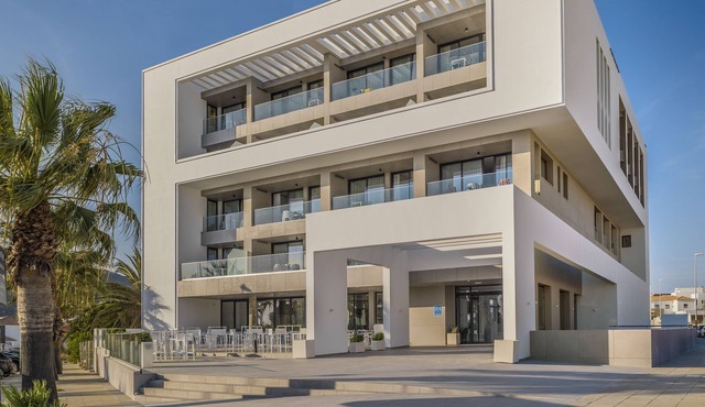 SEA FRONT APARTMENT