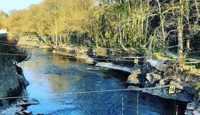 Selah Teifi spectacular river view with games room
