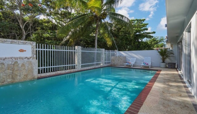 Selara - Modern 3bdr home w pool + near beach