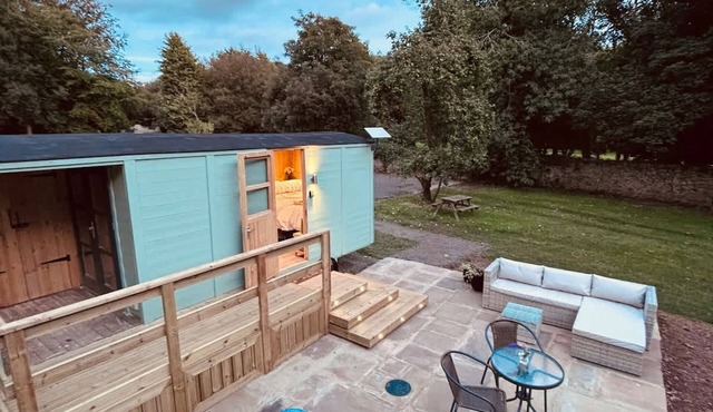 Shepherds Hut With Hot Tub