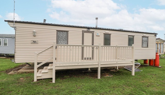 SINGH LEITE & LUISA FAMILY CARAVAN, pet friendly in St. Osyth