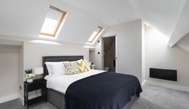 Skyvillion -4Bed Cozy Cockfosters Apt Mins to Tube