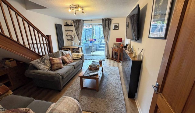 Sleeps 5 pet friendly, Enclosed garden, Parking