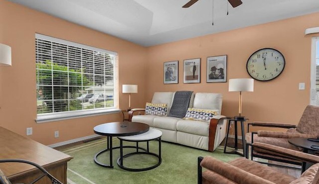 Solar Half-Plex with Chic Style in Country Glen