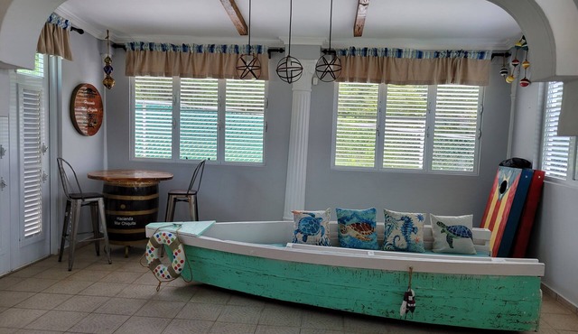 Solar powered/Pool/Beachy Decor/Spacious home 4 all ages! Experienced hosts!