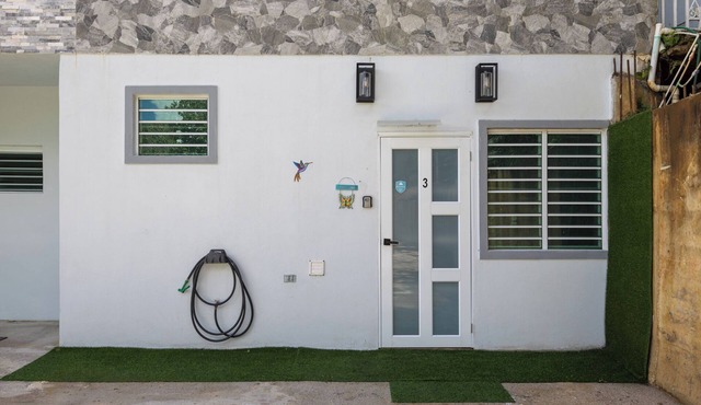 Spacious 1br apartment w a-c in wonderful Barranquitas with WiFi & great views!