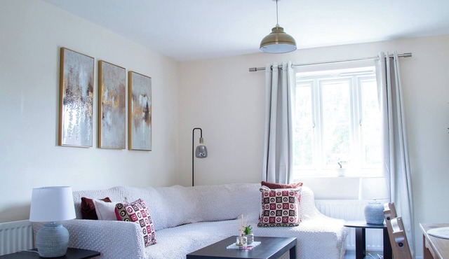 Spacious 2-Bed Home Near NEC, Airport & Resorts World