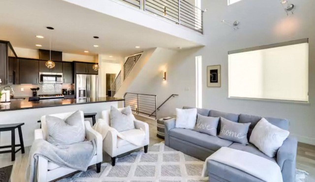 Spacious 2-bedroom with Loft townhome in charming Reno with all the amenities
