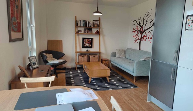 Spacious 3 Bed Duplex . Private Rooftop 3min Victoria Park & Canal 2 Playgrounds