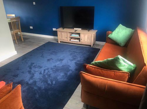 Spacious 3 Bed House in Quinton Sleeps 7