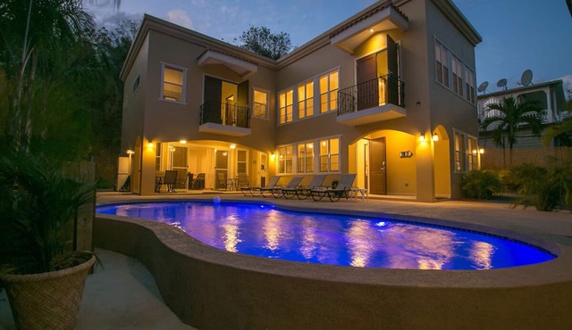 Spacious 5BR 4.5BA Home Private Pool Walk to Beach