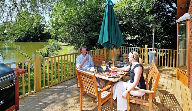 Spacious and contemporary lodge with one king size double with ensuite shower and one twin.