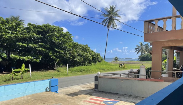 Spacious beachfront family size house, pet friendly