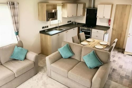 Spacious Caravan - Durdle Door Holiday Park