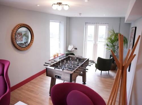 Spacious Cardiff Apartment for Large Groups!