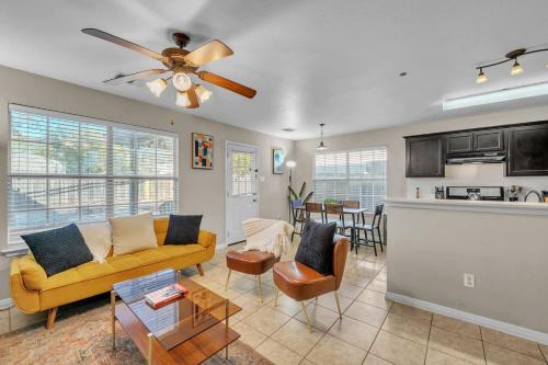 Spacious Duplex Central Austin Pet Friendly