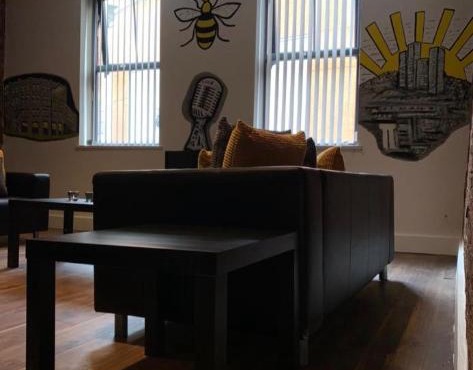 Spacious Shude Hill Apartment With Balcony