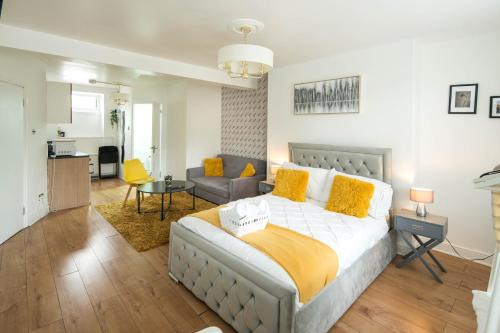 Spacious Studio Central Sofa bed