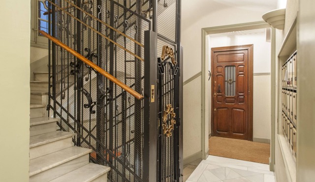 SPECTACULAR APARTMENT IN EXCLUSIVE AREA OF MADRID