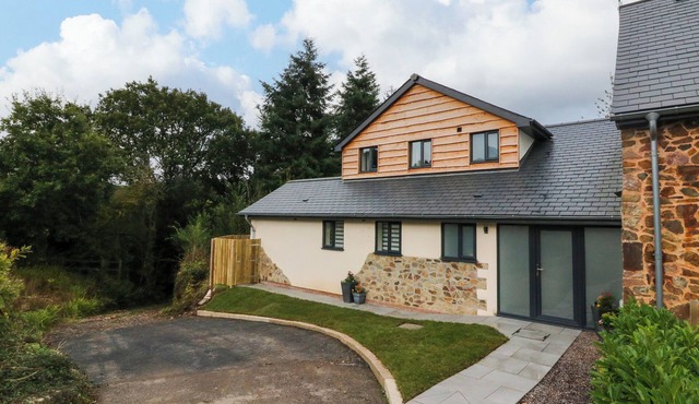SPICERY, pet friendly, with hot tub in Tedburn St Mary