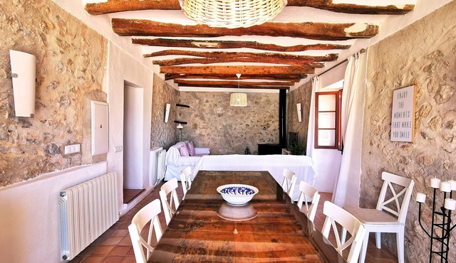 Splendid villa with pool and WiFi in Palma