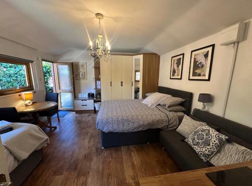 Station Approach Solihull Cabin Stays
