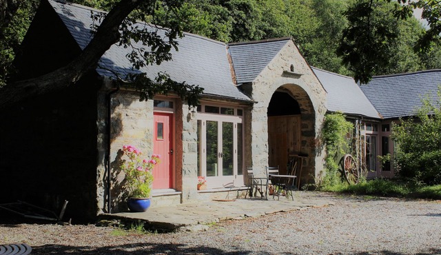 Studio apartment set in idyllic farm beside the Golden River Mawddach